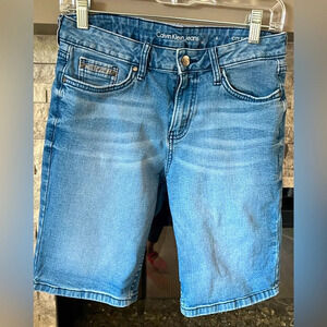 Calvin Klein size 6 city short denim shorts